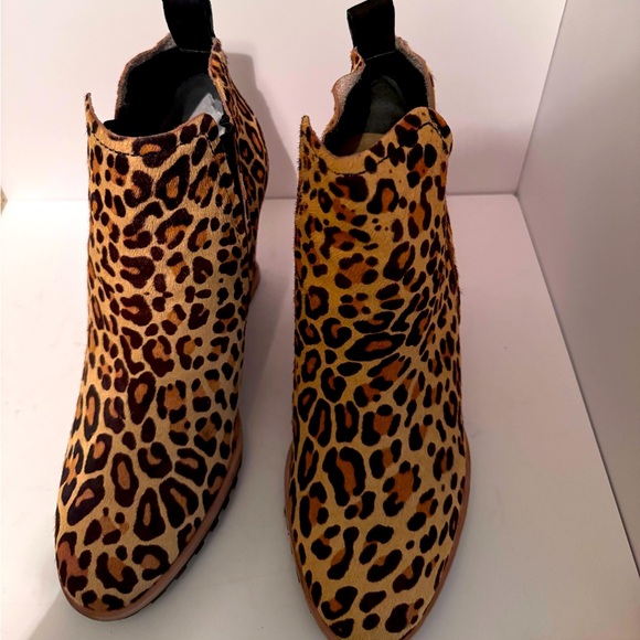 Dolce Vita, size 10, animal print bootie, wedge heel, only worn once. 4 in - Picture 1 of 8